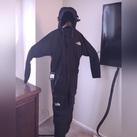 North face mountain jumpsuit - Picture 3 of 4